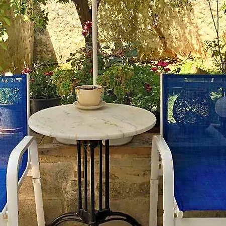 Alexiou Blue Apartment *